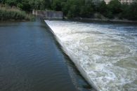 Вода на столько прозрачная, что я долго стоял высматривал не падает ли рыба.