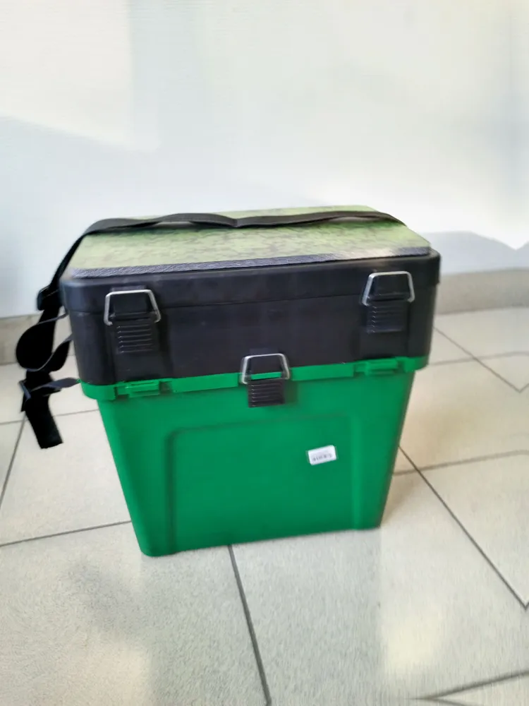 Ящик зимний черно-зеленый ТРИ КИТА (4+4 отделения для приманок) (380*360*240)